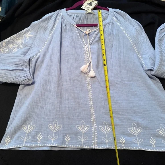 Easel Light Blue Blouse with White Embroidery gauze feminine soft - Picture 8 of 11